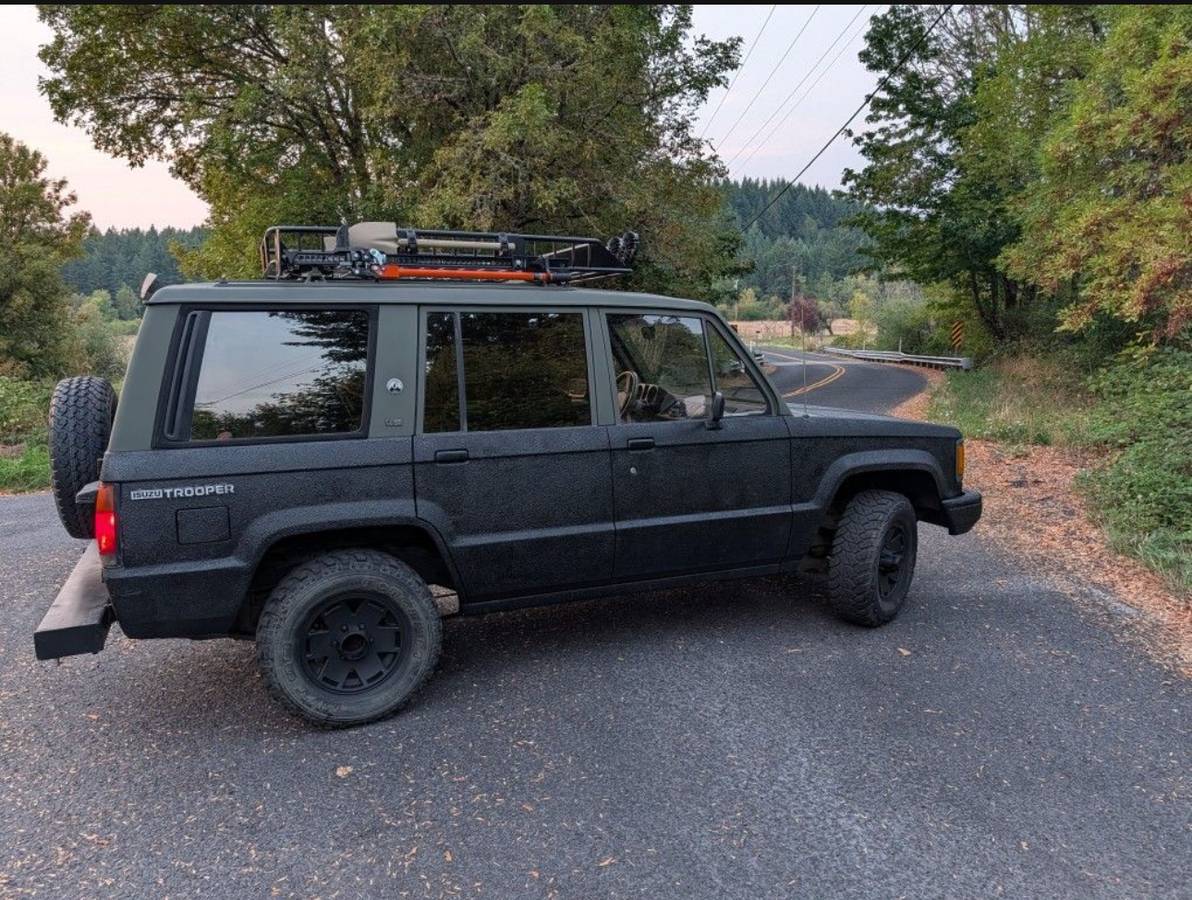 Isuzu-trooper-1988-12