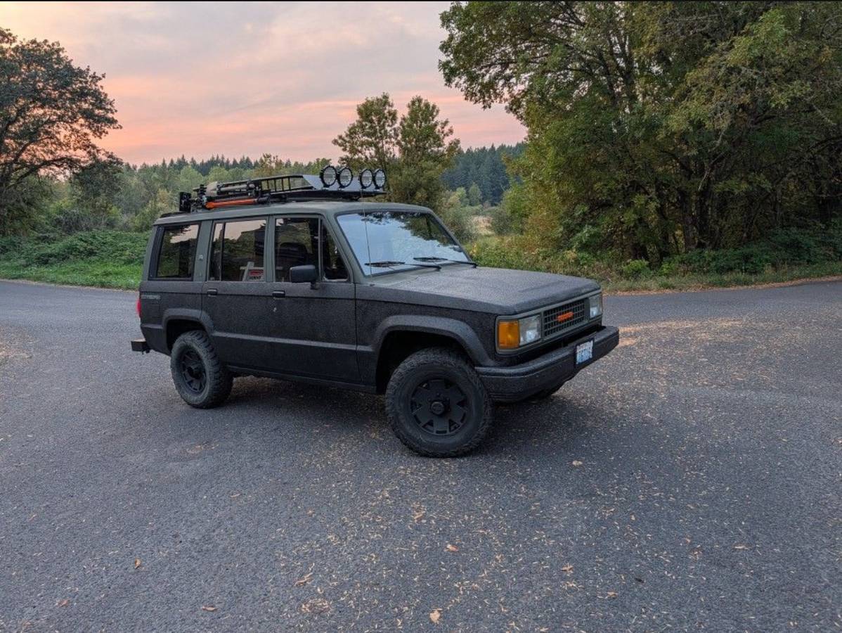 Isuzu-trooper-1988