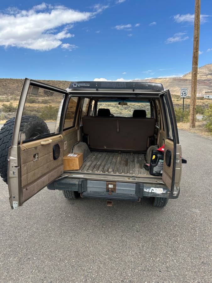 Isuzu-trooper-1988-2