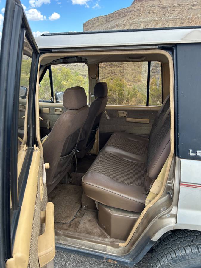 Isuzu-trooper-1988-3