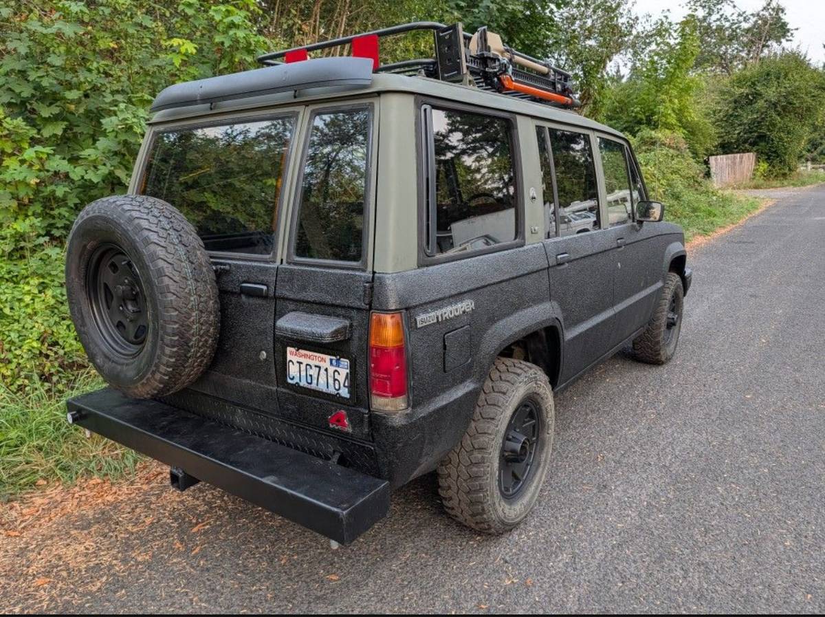 Isuzu-trooper-1988-3
