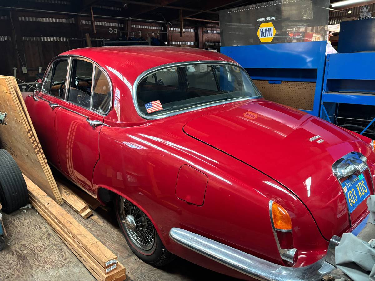 Jaguar-1965-red-1
