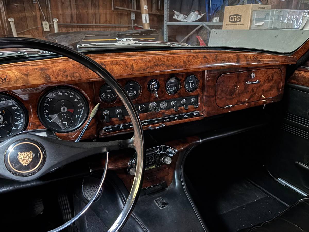 Jaguar-1965-red-4
