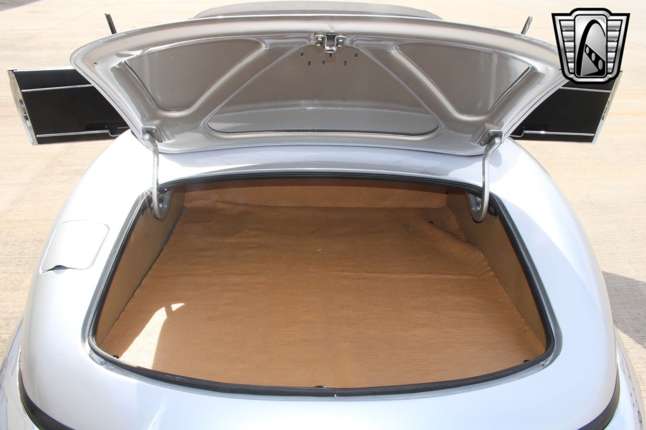 Jaguar-E-Type-1969-26