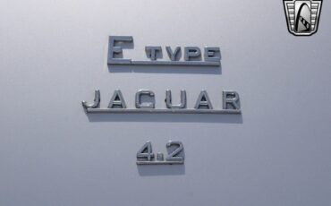 Jaguar-E-Type-1969-27