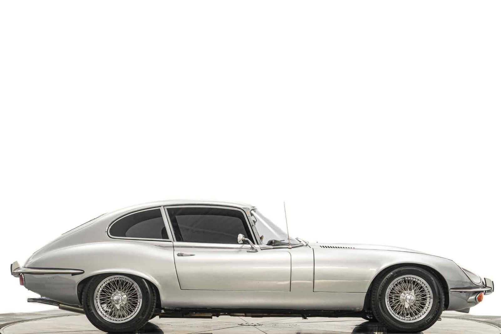 Jaguar-E-Type-1971-2D-Coupe-1