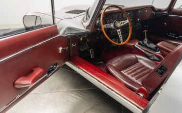 Jaguar-E-Type-1971-2D-Coupe-22