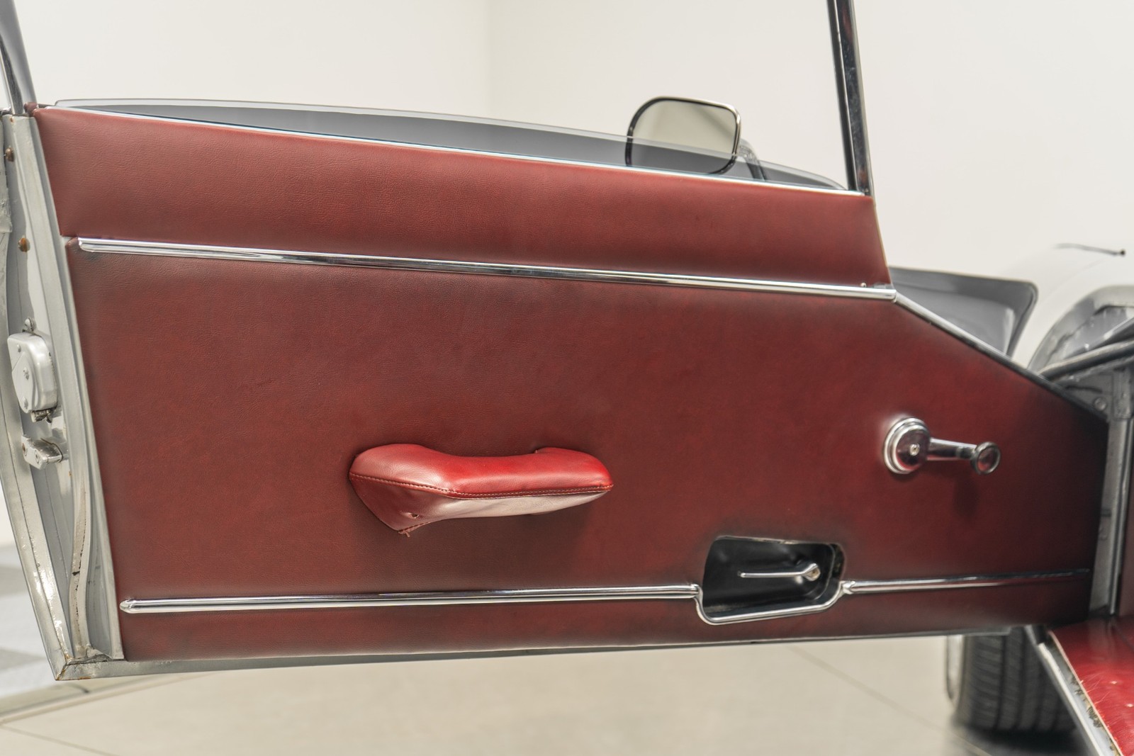 Jaguar-E-Type-1971-2D-Coupe-26