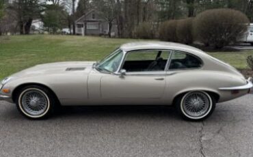 Jaguar-E-type-1972-10