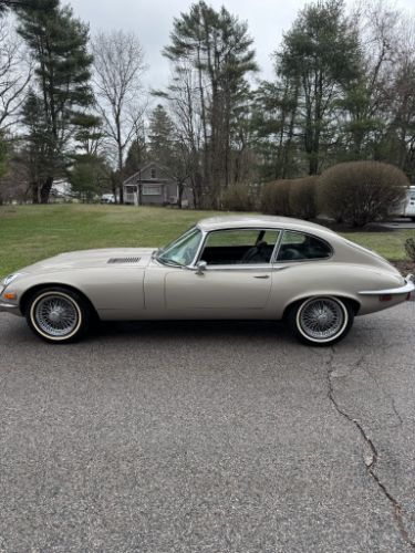 Jaguar-E-type-1972-10