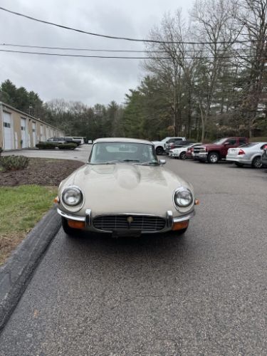 Jaguar-E-type-1972-13