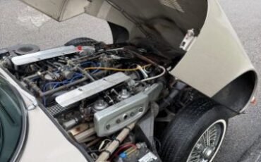 Jaguar-E-type-1972-4