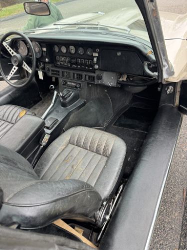 Jaguar-E-type-1972-6