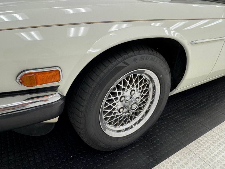 Jaguar-Other-1991-Glacier-White-Doeskin-13