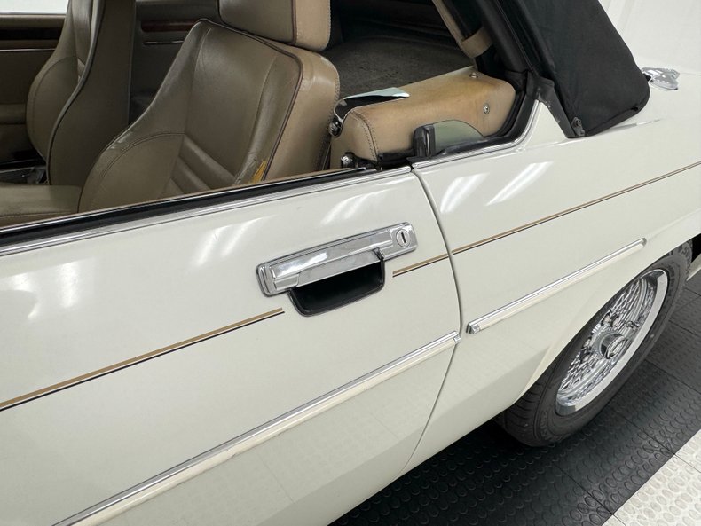 Jaguar-Other-1991-Glacier-White-Doeskin-17