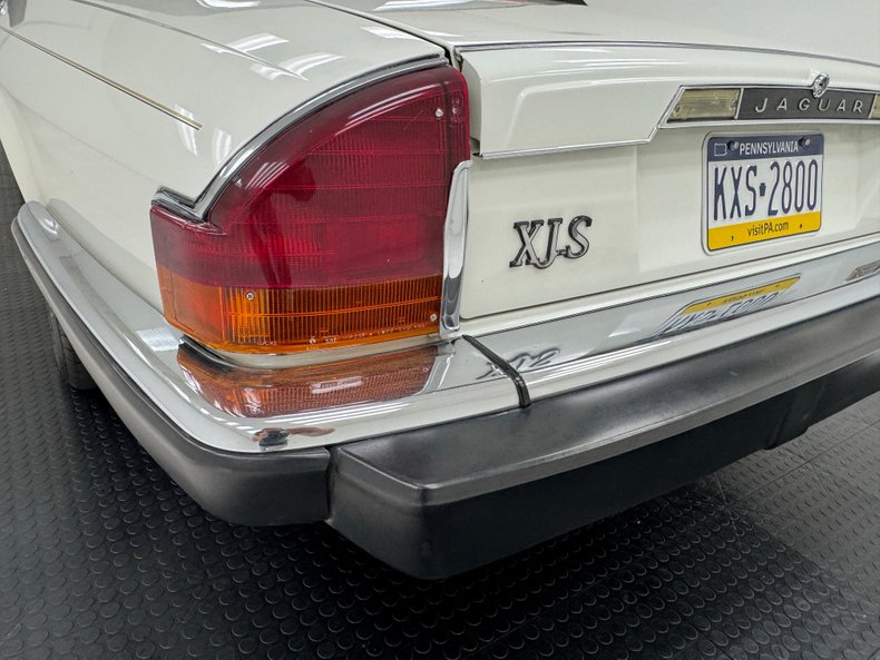 Jaguar-Other-1991-Glacier-White-Doeskin-19