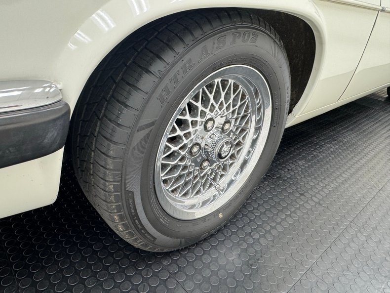 Jaguar-Other-1991-Glacier-White-Doeskin-21
