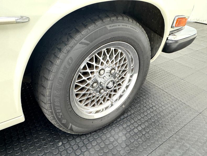 Jaguar-Other-1991-Glacier-White-Doeskin-26
