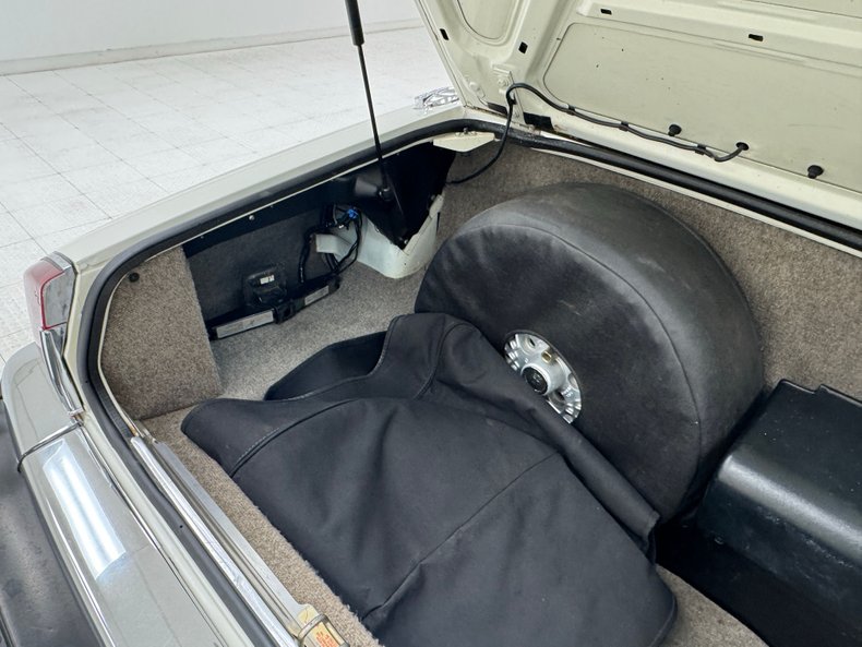 Jaguar-Other-1991-Glacier-White-Doeskin-39