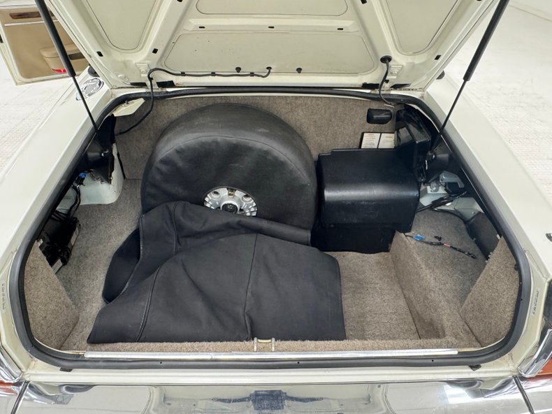 Jaguar-Other-1991-Glacier-White-Doeskin-40