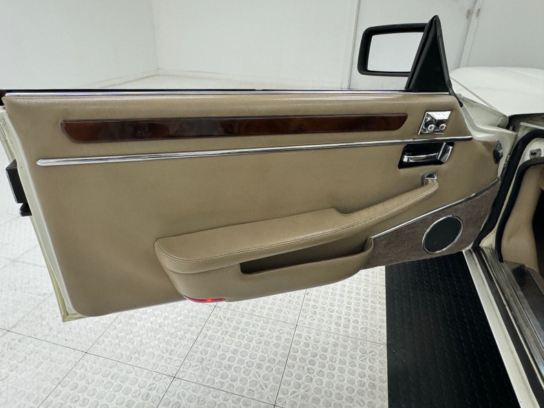 Jaguar-Other-1991-Glacier-White-Doeskin-42