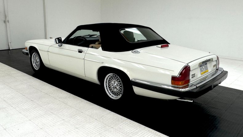 Jaguar-Other-1991-Glacier-White-Doeskin-5