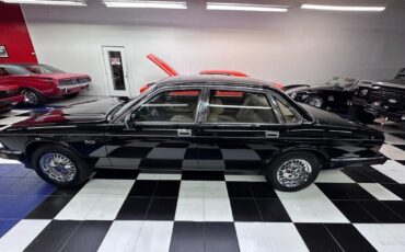 Jaguar-XJ-1989-Sedan-12
