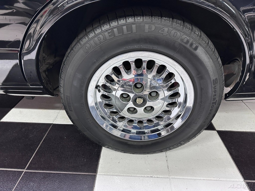 Jaguar-XJ-1989-Sedan-14