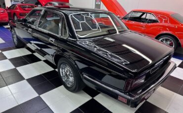 Jaguar-XJ-1989-Sedan-16