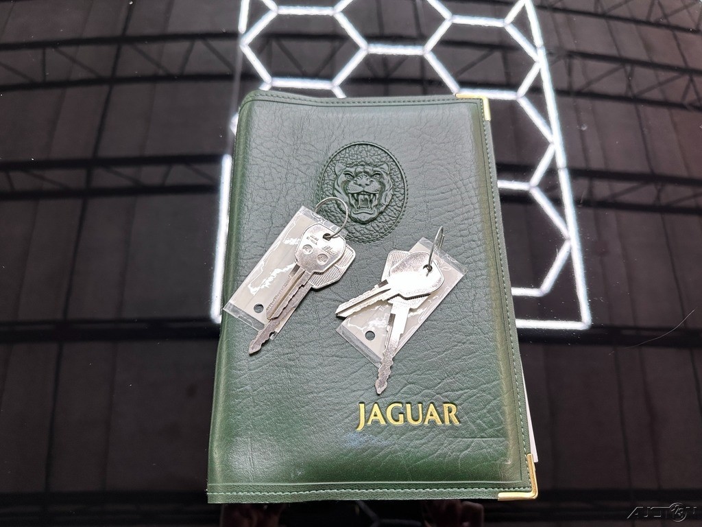 Jaguar-XJ-1989-Sedan-22