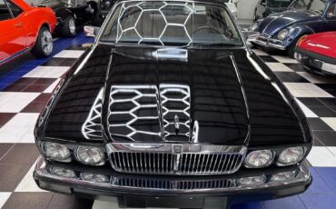 Jaguar-XJ-1989-Sedan-3