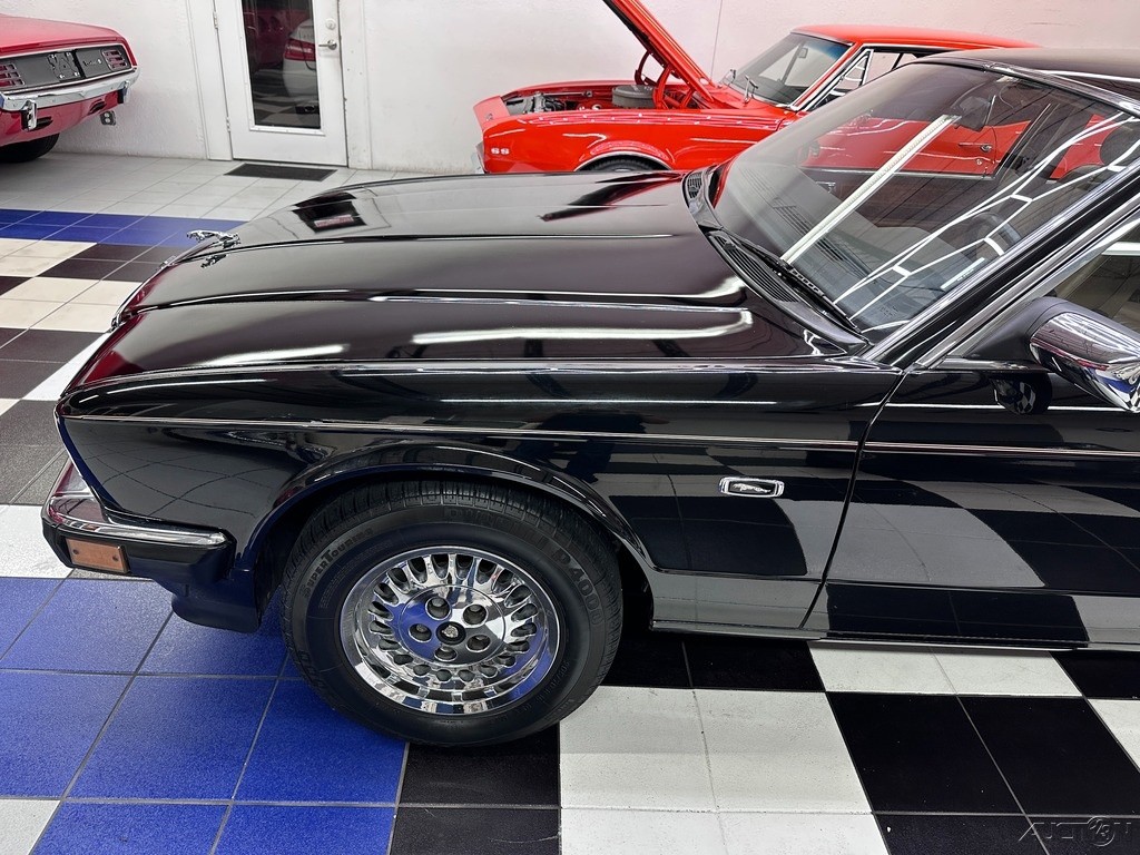 Jaguar-XJ-1989-Sedan-8