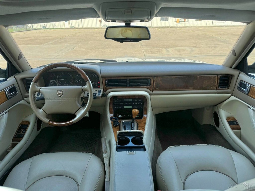 Jaguar-XJ-1995-Sedan-21
