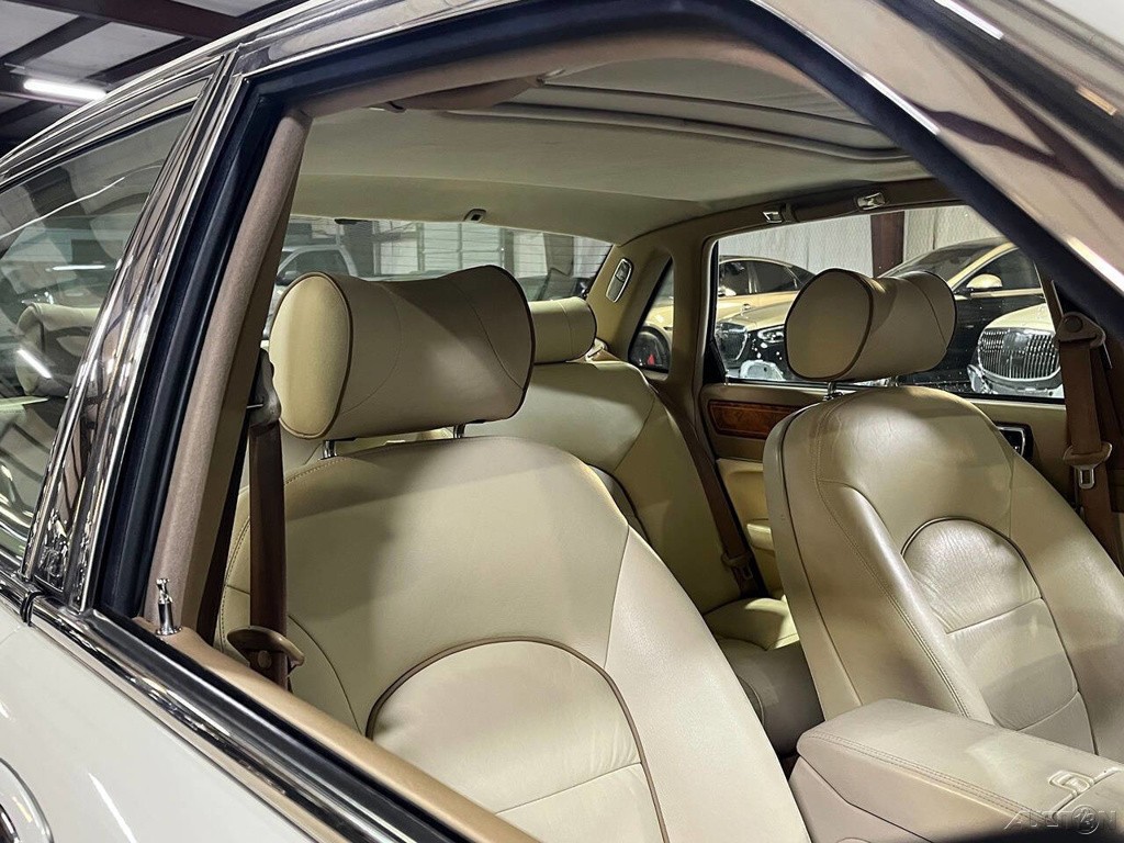 Jaguar-XJ-1995-Sedan-23