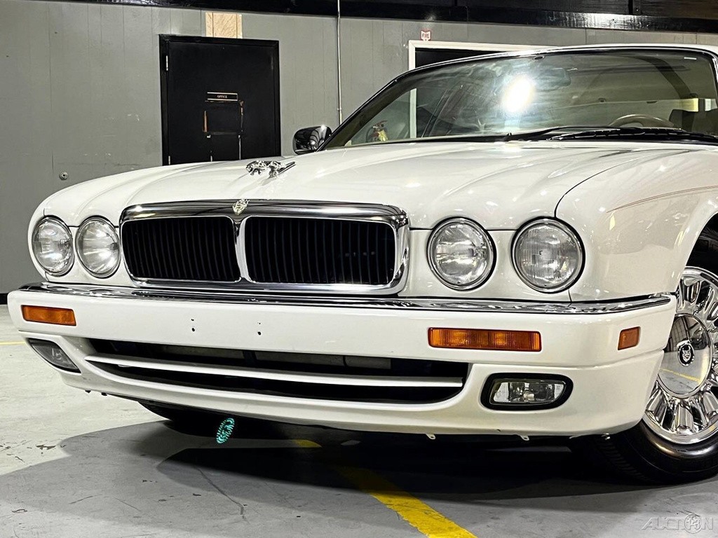 Jaguar-XJ-1995-Sedan-3