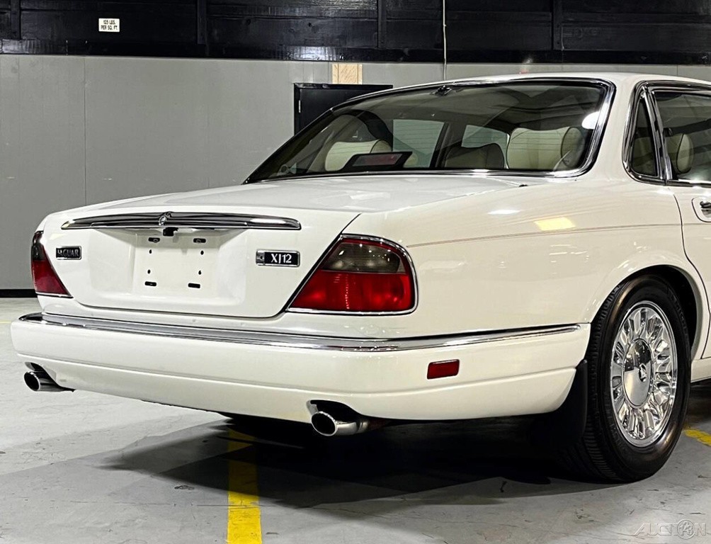 Jaguar-XJ-1995-Sedan-6