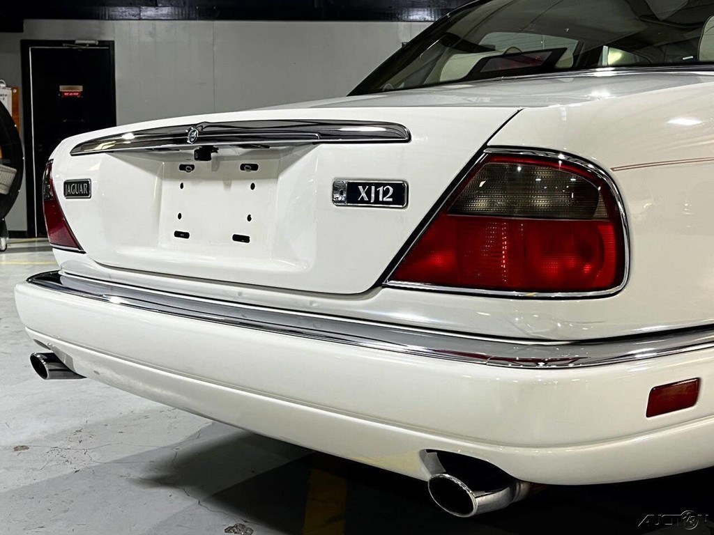 Jaguar-XJ-1995-Sedan-7