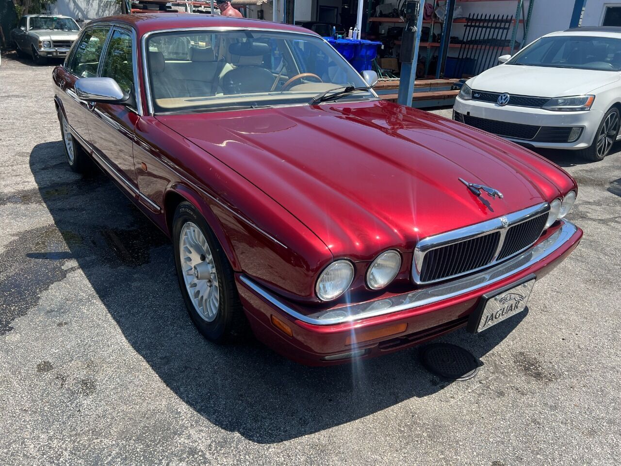 Jaguar-XJ-1996-4dr-Car-1