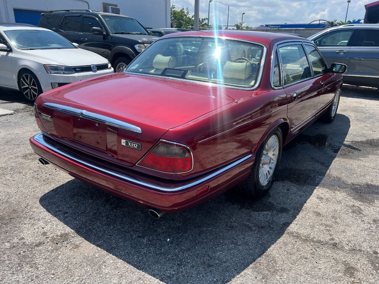 Jaguar-XJ-1996-4dr-Car-2