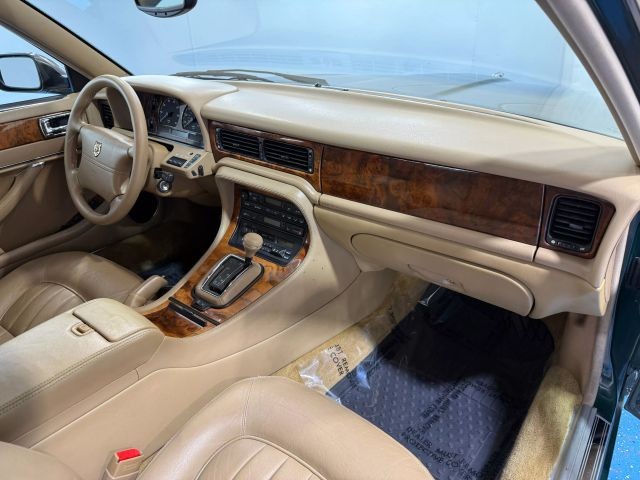 Jaguar-XJ-1996-Sedan-15