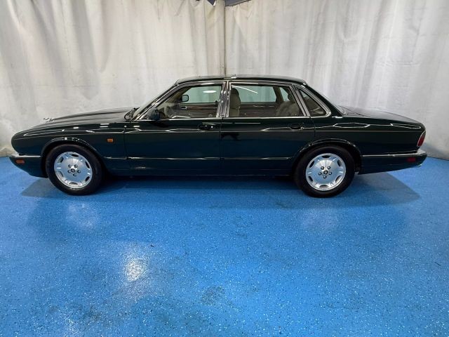 Jaguar-XJ-1996-Sedan-2