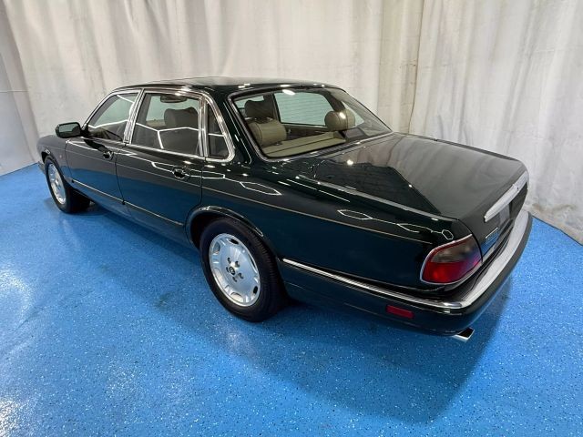Jaguar-XJ-1996-Sedan-3