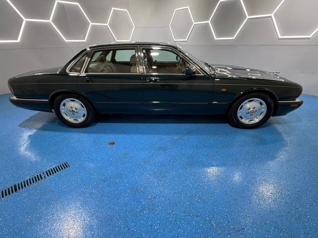 Jaguar-XJ-1996-Sedan-39