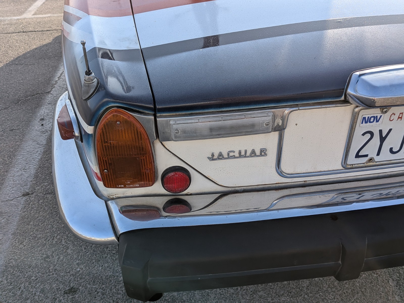 Jaguar-XJ6-1976-Sedan-8