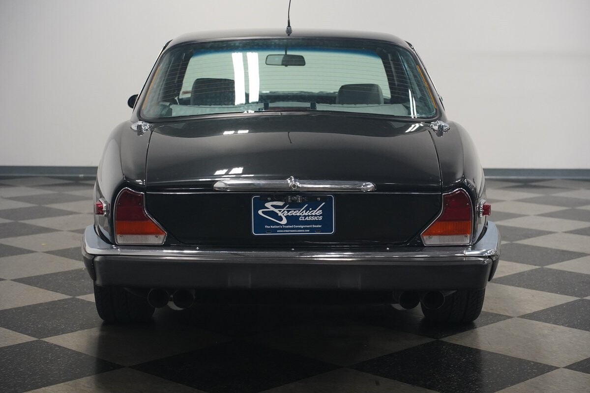 Jaguar-XJ6-1983-Sedan-13