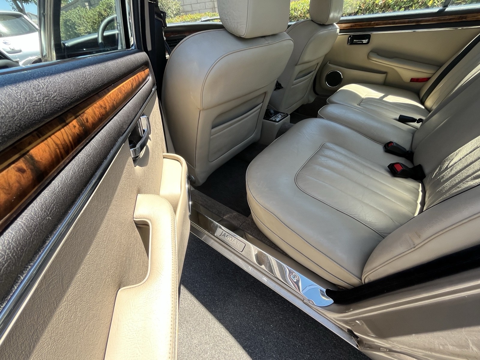 Jaguar-XJ6-1987-Sedan-13