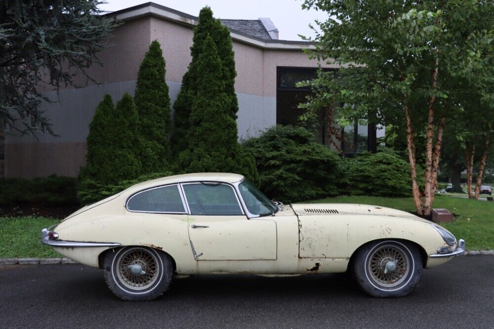 Jaguar-XK-1965-Coupe-2