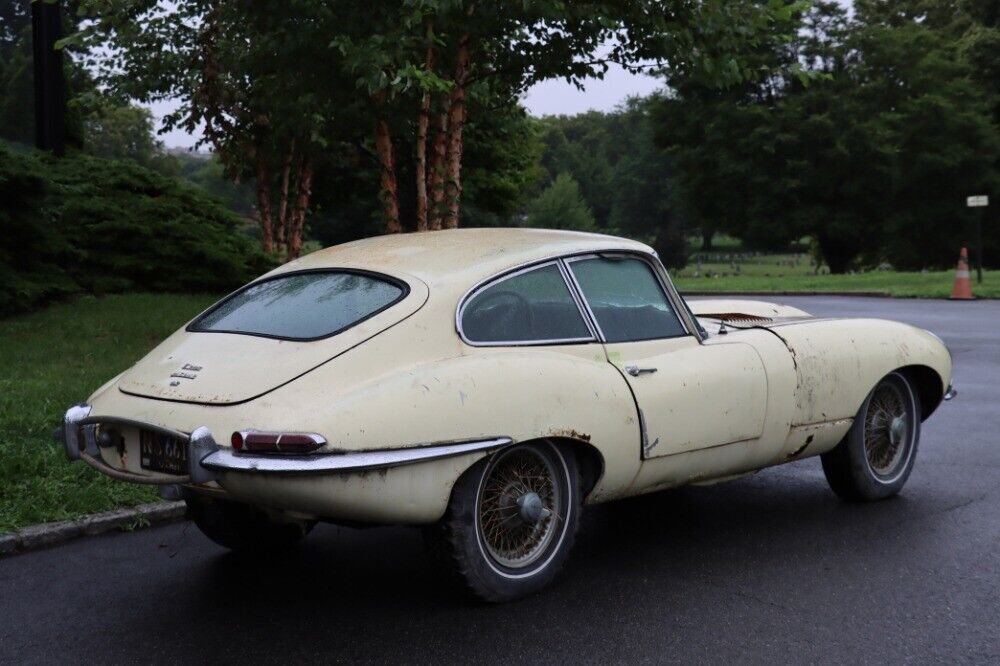 Jaguar-XK-1965-Coupe-4