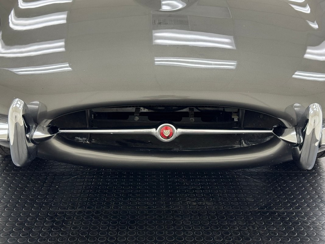 Jaguar-XK-1967-Convertible-11