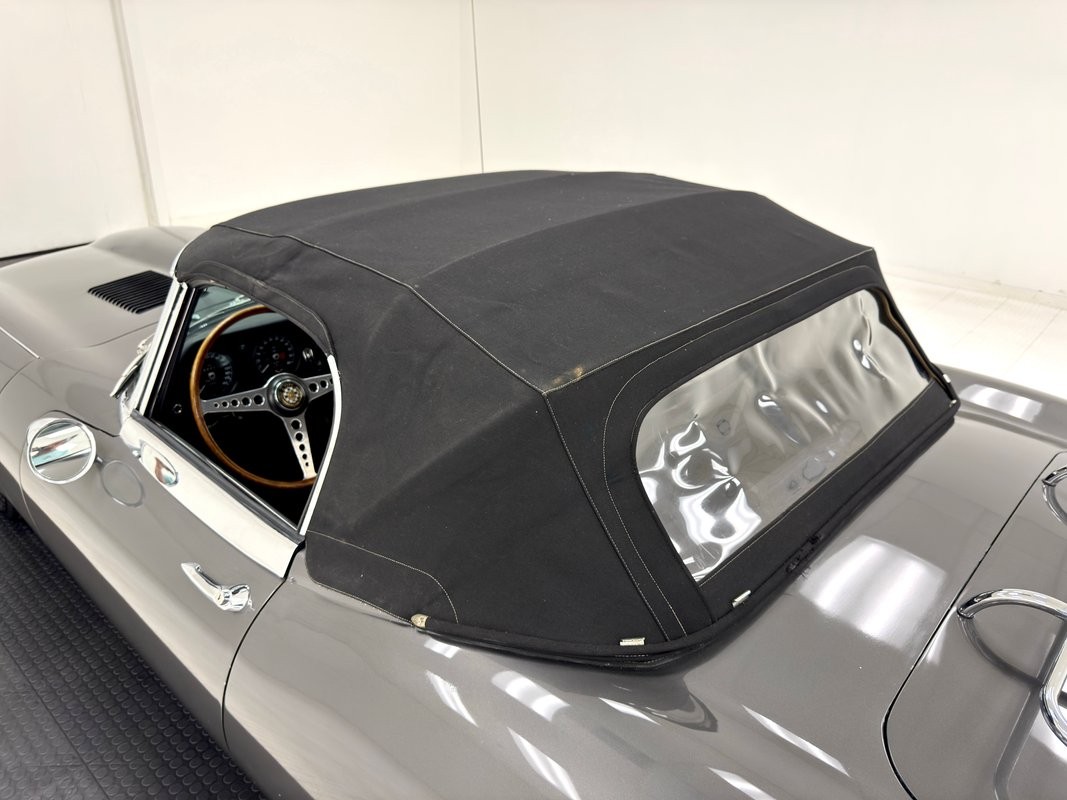 Jaguar-XK-1967-Convertible-19
